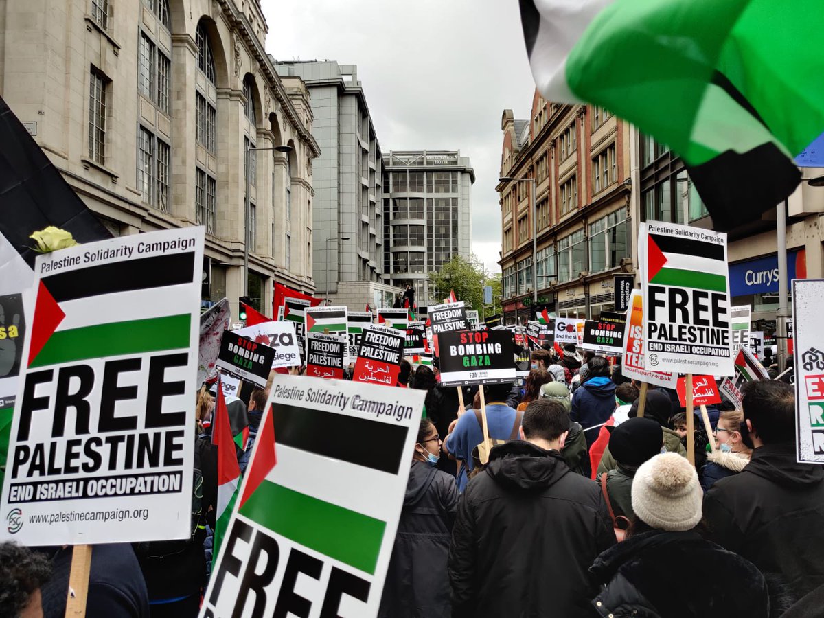 Rasha_Abdul's tweet photo. #Palestine protest organisers in #London have said there at least 100,000 people protesting here today - the biggest Palestine protest since 2014. There are over 70 protests happening in the UK today &amp; all around the world, from Japan to Jordon to South Africa &amp; the USA. https://t.co/0YmczlTwob