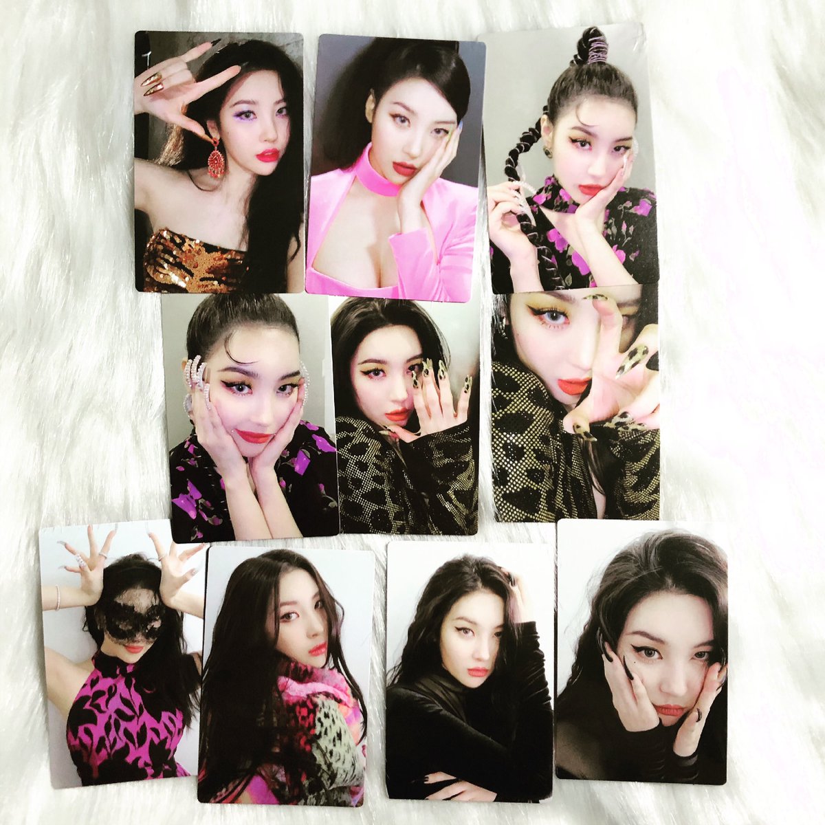kpoplyvia3072's tweet photo. WTS on hand
Sunmi tail wevese shop photocard set 
$100
Only serious buyers please

#sunmi #sunmialbum #sunminoir #sunmiheroine #sunmiphotocard #sunmiwarning #sunmigashina #sunmifullmoon #sunmi小卡 #wondergirlssunmi #kpopalbum #kpopphotocard #sunmitail #tail #lyvia_sunmi https://t.co/wcFv5Lbl4x