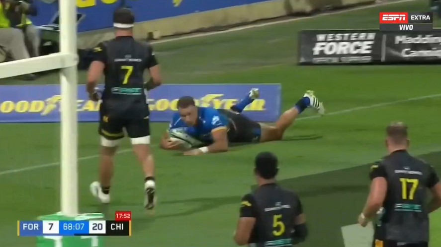 ScrumESPN's tweet photo. ¡Nunca den por muerto a @westernforce! Try de #Kahui, aplicando la ley del ex, convertido por @domingomiotti1.

En 69', @ChiefsRugby gana 20-14.

EN VIVO por #ESPNExtra.

#SuperRugbyxESPN https://t.co/32JEWyS8e1