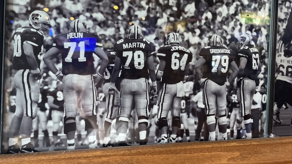 Katie_Lawson3's tweet photo. Received a text from a sweet friend finishing up her freshman year at KSU. Love that this picture hangs at Kites. Miss you, Jer! You’d be crazy proud of your nephews!! #RIP78 https://t.co/1h1dRx0bpj