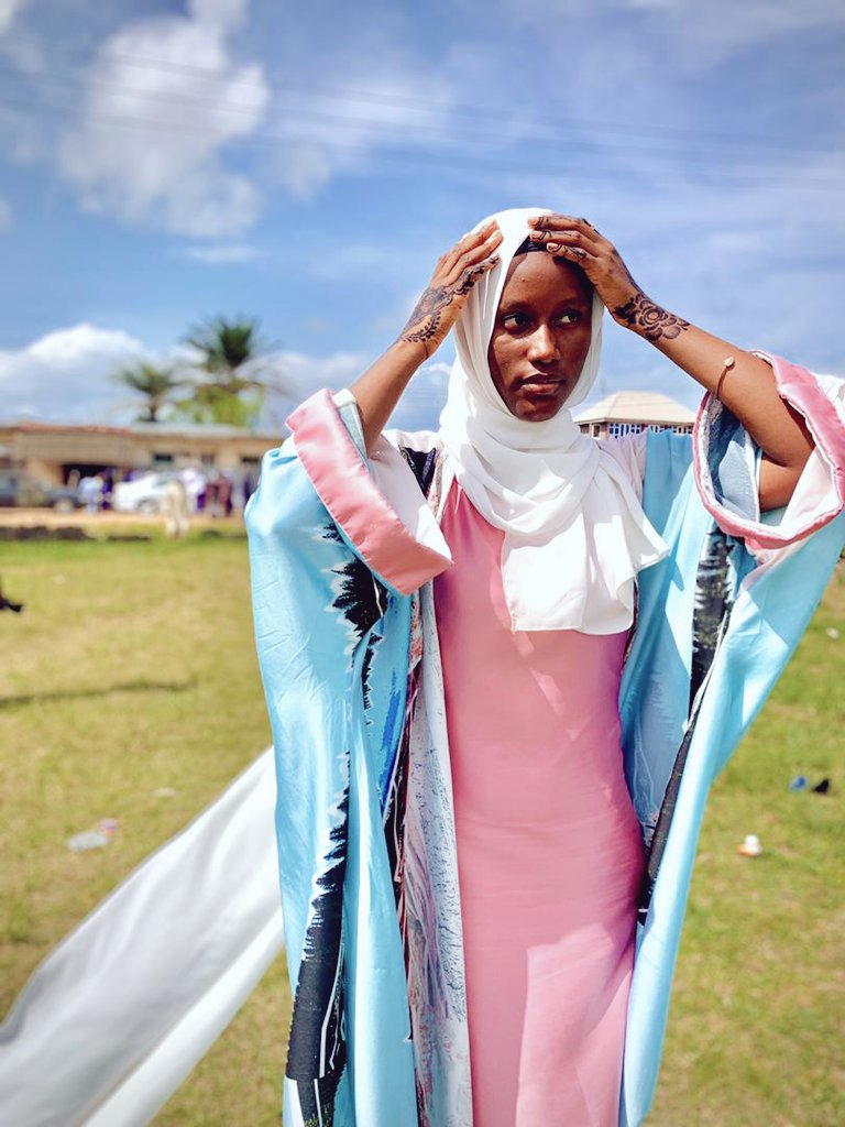 pinkycool012's tweet photo. Eid Mubarak💙💖 https://t.co/ilRe6l244K