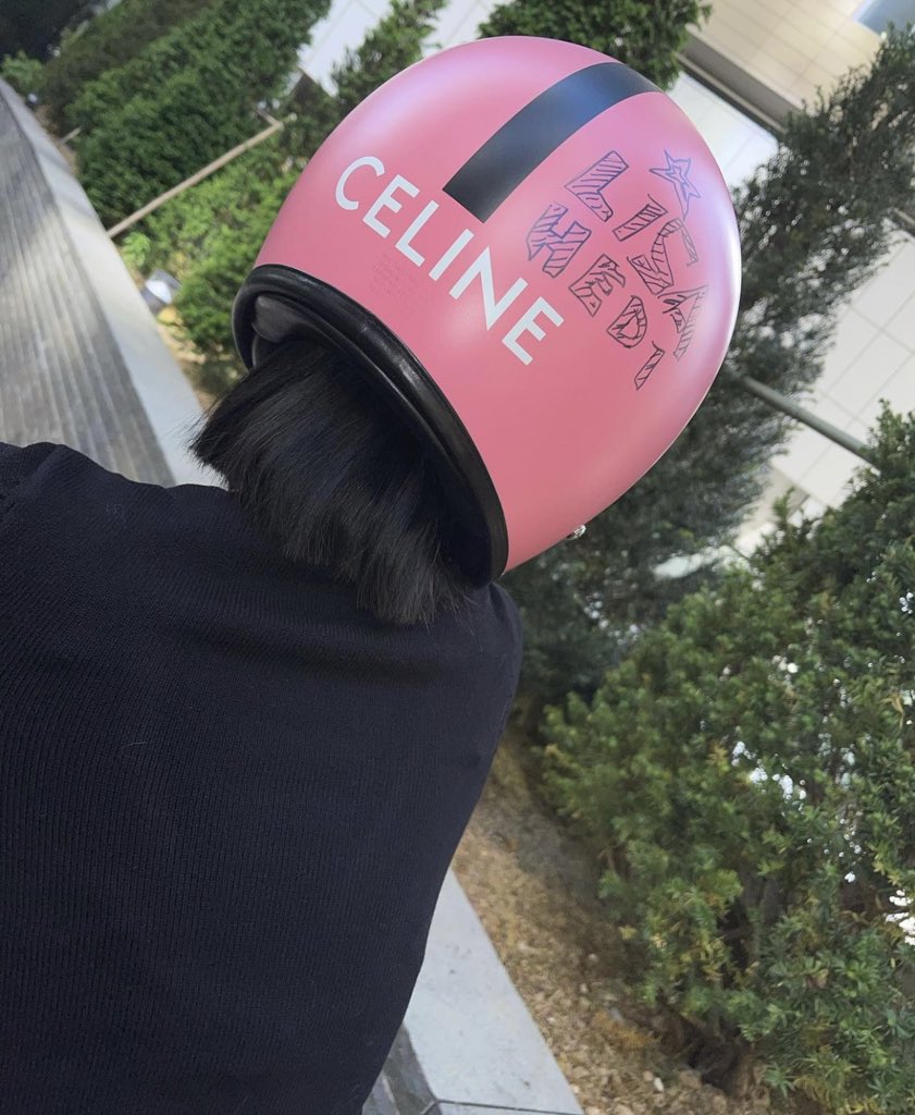 hourly lisa tweet media