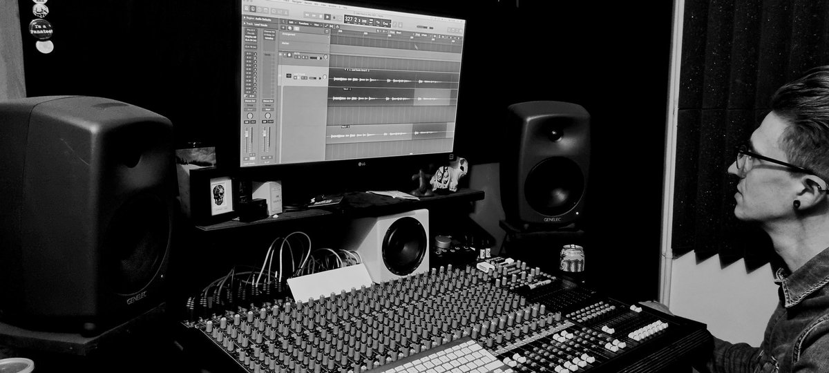 Feverjaw (@feverjaw) on Twitter photo Continued work <a href="/KingsRoadStudi0/">Kings Road Studio</a> progressing well! Tracking done ✔ now for the add ons 🧐
#NewAlbum #recording #allbetsareoff Continued work <a href="/KingsRoadStudi0/">Kings Road Studio</a> progressing well! Tracking done ✔ now for the add ons 🧐
#NewAlbum #recording #allbetsareoff