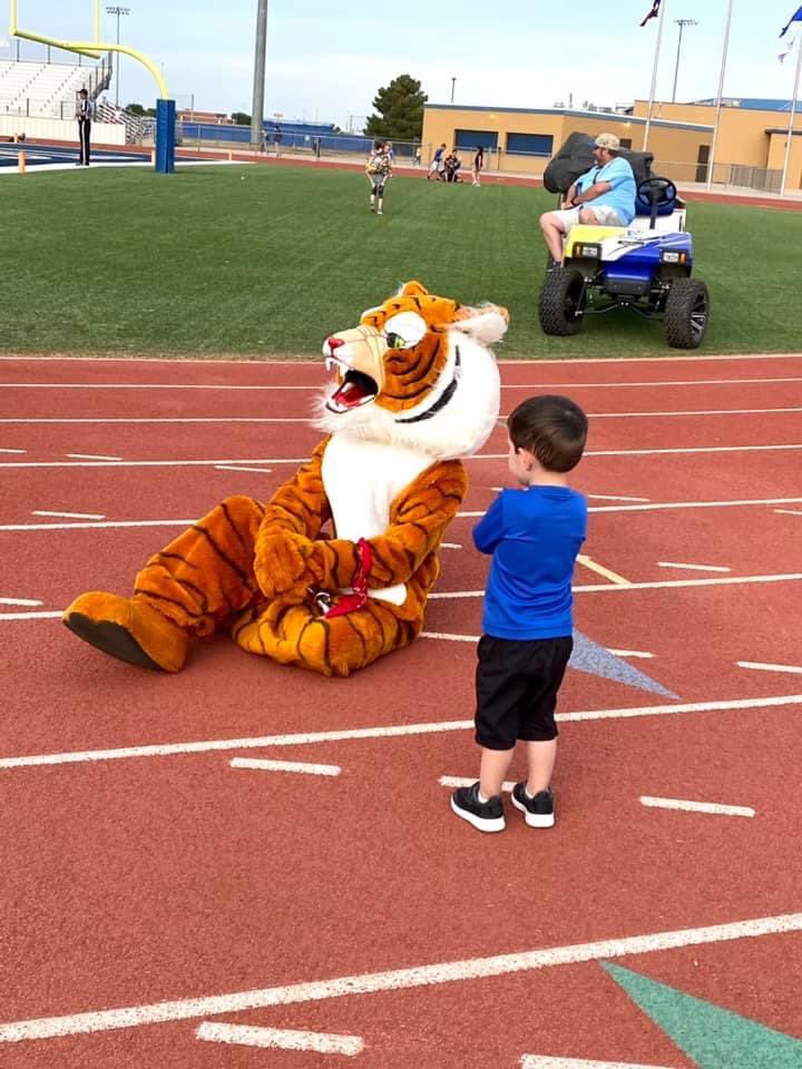 kayciKsmith's tweet photo. My big people- if you think they aren’t watching your every move, impersonating and idolizing you from a distance… you are wrong! I witnessed a lot of littles watching you &amp; it was amazing! I just LOVE our Frenship Family and Community!! 💛💙🤍 #TigerCubs #BeTheirPerson https://t.co/wCPhKTV7ta