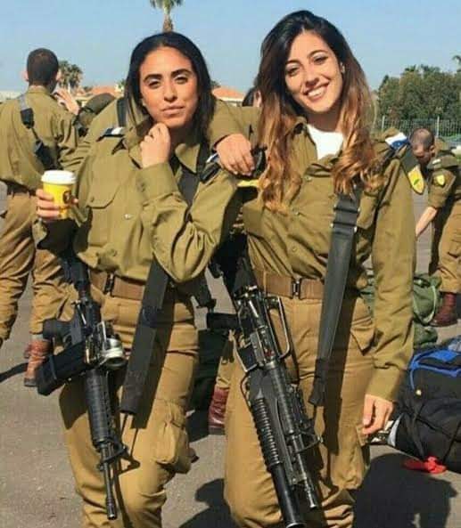 ये सारी इज़राइल की बेटियां हैं, जिन्हें छूना तो बहोत दूर की बात हैं, घूर कर देखने की भी किसी की हिम्मत नहीं है. और एक हमारें देश की लड़कियां हैं जिन्हें नाच नाच कर वीडियो अपलोड करने से ही फुरसत नहीं है।🤬