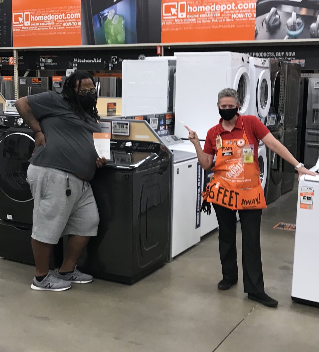 BordwellPam's tweet photo. Caught Reggie before he left for the day! Shout out to Reggie for helping covering lunches throughout the store!!! Appreciate you my Friend @SeanBrownD133 #UniversalAssociate https://t.co/thvIl0Jk6C