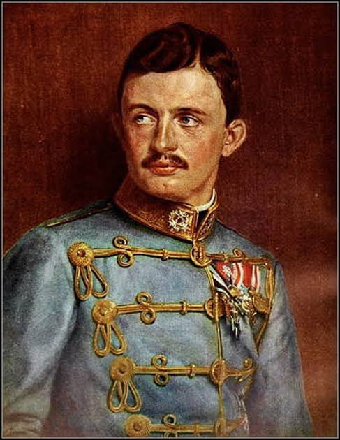 Hungria1c's tweet photo. Se ha derrotado a la República Soviética Húngara y se ha restaurado el trono Húngaro. Hemos vuelto a ser el Reino de Hungría, viva!! (1920) https://t.co/kOuVfSILqI