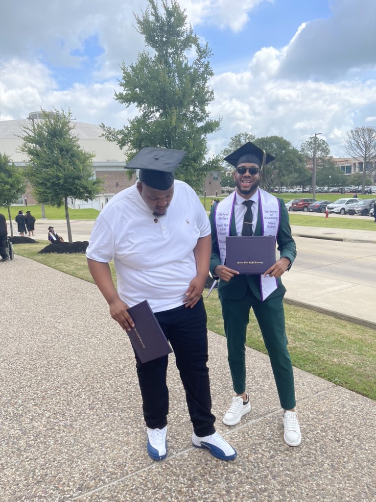 Hellomello903's tweet photo. No Clubs/Organizations 
No Grad Pics
No Long post
I’m just happy I made it this far✌🏽👇🏽🏁 #Pvamualumnus https://t.co/LBFzhfp7gu