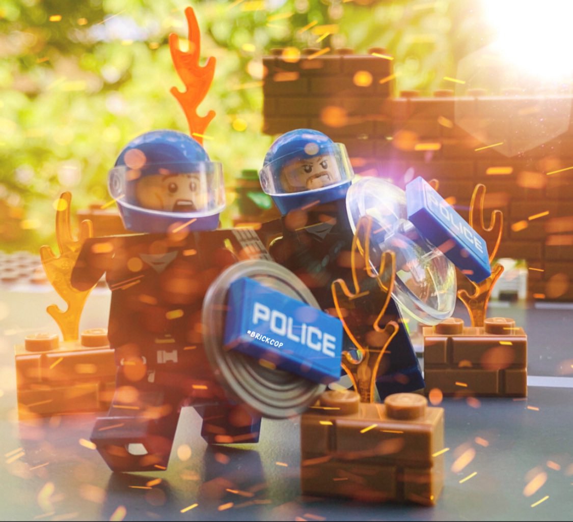 Brick_Cop's tweet image. Colleagues currently being bottled and having missiles thrown at them in Central London, thinking of them all.

You have the Right to protest peacefully, not attack Police Officers.

#ThinBlueLine #londonprotest 🤬🚨