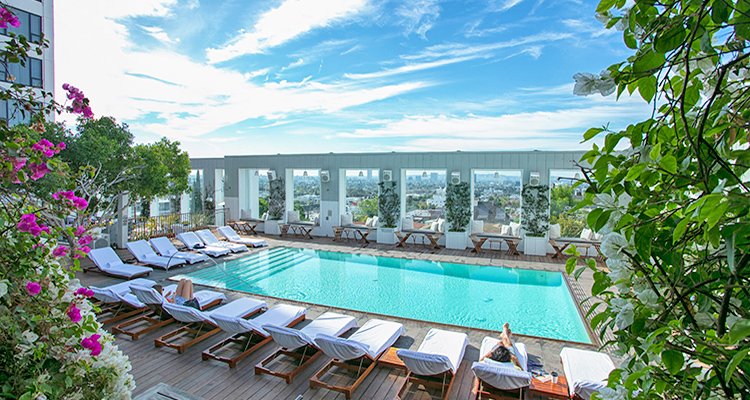 MondrianLA's tweet image. Your weekend oasis awaits... Drive on up and click the link for a specialty offer bit.ly/3yalAXU #MondrianLA #SkybarLA