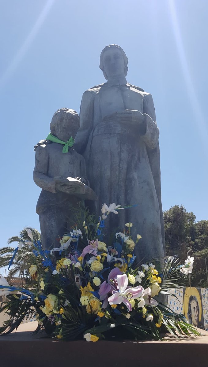 Lasallemelilla's tweet photo. #LaSalle 15 de mayo. Hoy, más que nunca, recordando a nuestro fundador, San Juan Bautista de La Salle, patrón de los educadores, renovamos nuestro compromiso con la misión que nos guía. Siempre juntos. #YTúQuéEliges #MiraMásAllá https://t.co/k0CxoF4A3w