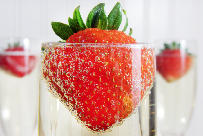 cignellavillas's tweet photo. Fragole &amp; Champagne 
#cignella #valdorcia #toscana
https://t.co/XeyXgrI7PG https://t.co/WXzNerqj06