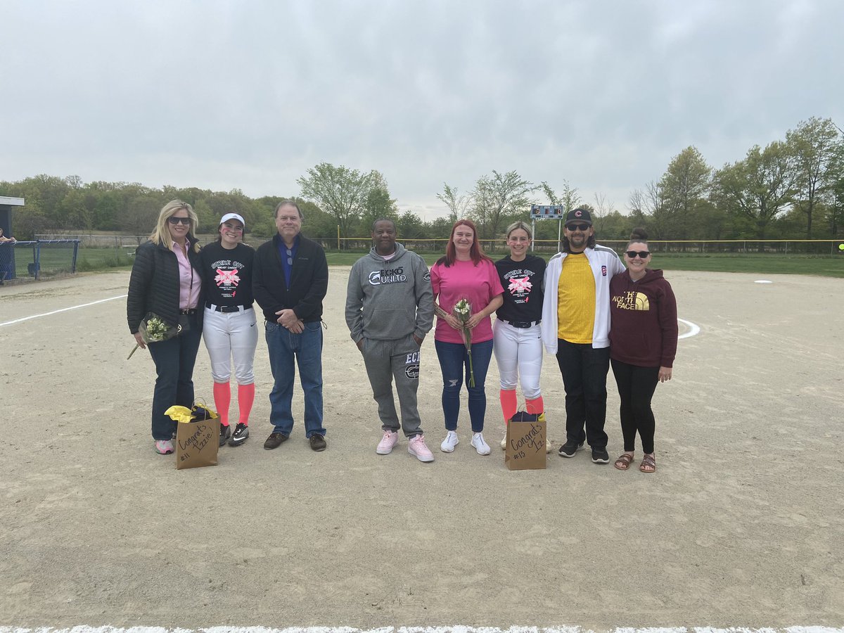 MQTAthletics's tweet image. SOFT: Covenant Christian 10, Marquette 9

The Blazers mounted a spirited comeback, plating five in the sixth inning, but came up a tally short.

Congratulations and thank you to Izzie Jensen and Izabel Galindo on Senior Day!