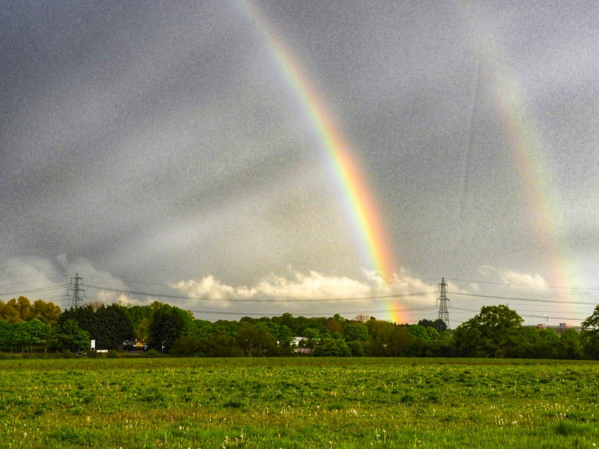 CarlaSears's tweet photo. An entry for @RMetS #stormhour #POTW Saturday evening double rainbow Graveley Hertfordshire UK https://t.co/ExNnN4SM7U