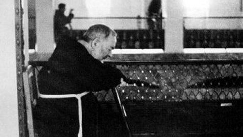 Thewarning9's tweet photo. "Only the Catholic Church possesses Jesus in the Blessed Sacrament."
St. Padre Pio of Pietrelcina https://t.co/oToW05Bukd