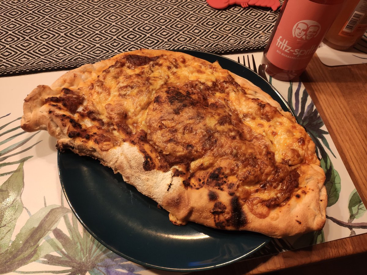 bhaettasch's tweet photo. CN Essen
Na, #kif490? Könnt ihr mein Abendessen riechen? #Schnipizzel https://t.co/0znlwQTfrd