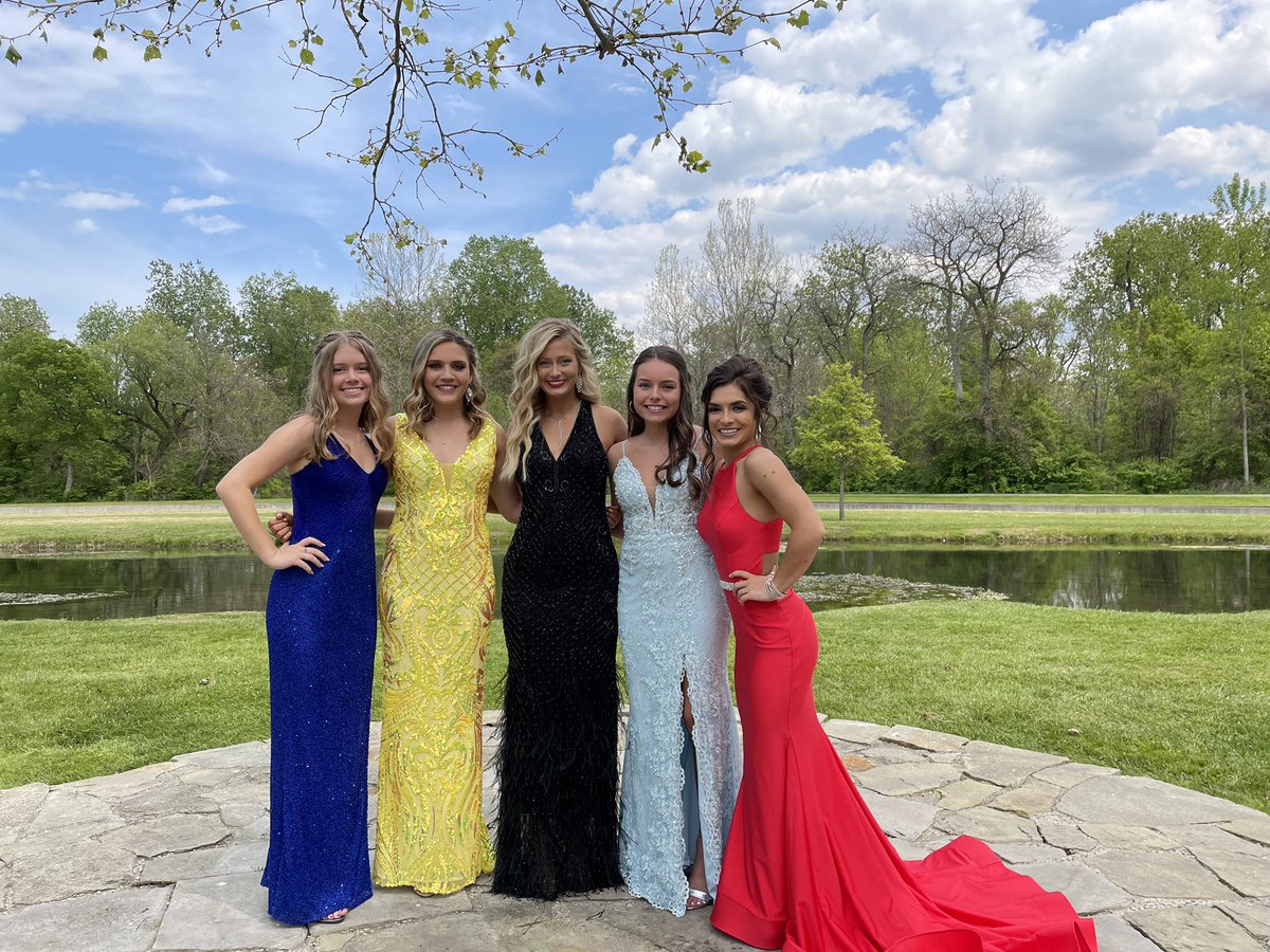 our seniors are off to their last prom! we hope you have a fun night, and a safe one too! 💛🤧
