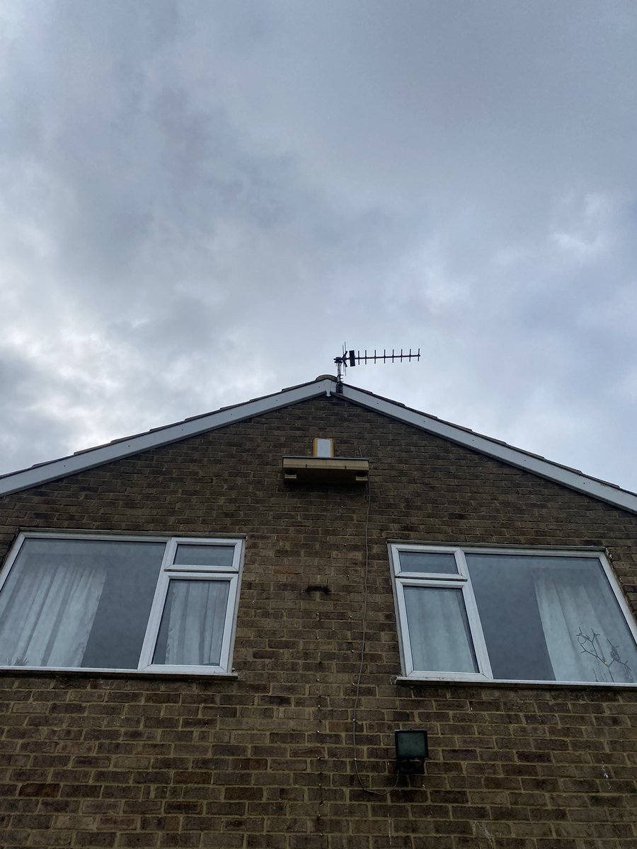 WakefieldSwifts's tweet photo. Our final double box of 2021 was placed in Sandal yesterday for @HilaryMilburn .Hopefully the swifts will enjoy this box with amazing views of the castle and across the fields to Pugneys. 2/3 https://t.co/iXDAWBYUK7