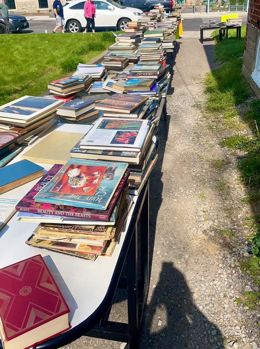 erinkwebb's tweet photo. Lots of free books at Main and Emerson this morning, what a great way to start the weekend! https://t.co/gjn4rYUu0U