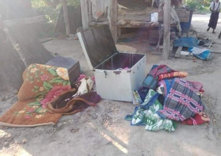 2021Revtweets's tweet photo. Military slavery soldiers raided a house of protester and destroyed properties and robbed 7 lakhs. That protester was on the run so he was not abducted.
#May15Coup 
#WhatsHappeningInMyanmar https://t.co/41sAzjUYGA