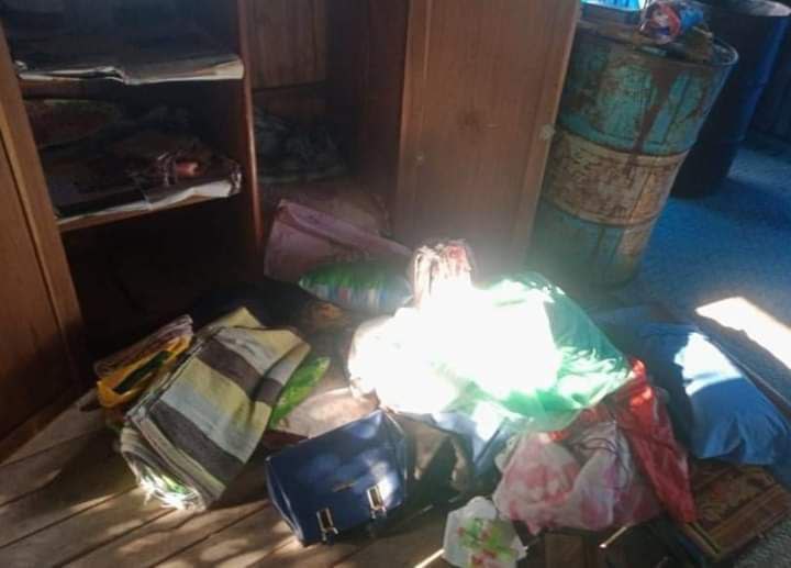 2021Revtweets's tweet photo. Military slavery soldiers raided a house of protester and destroyed properties and robbed 7 lakhs. That protester was on the run so he was not abducted.
#May15Coup 
#WhatsHappeningInMyanmar https://t.co/41sAzjUYGA