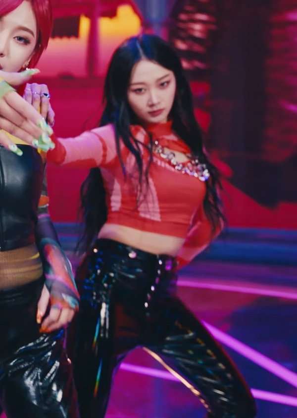 gisellegifs's tweet photo. GISELLE ON THIS RED FIT? FIRE🔥
#GISELLE #지젤 @aespa_official https://t.co/pcDYij88UU