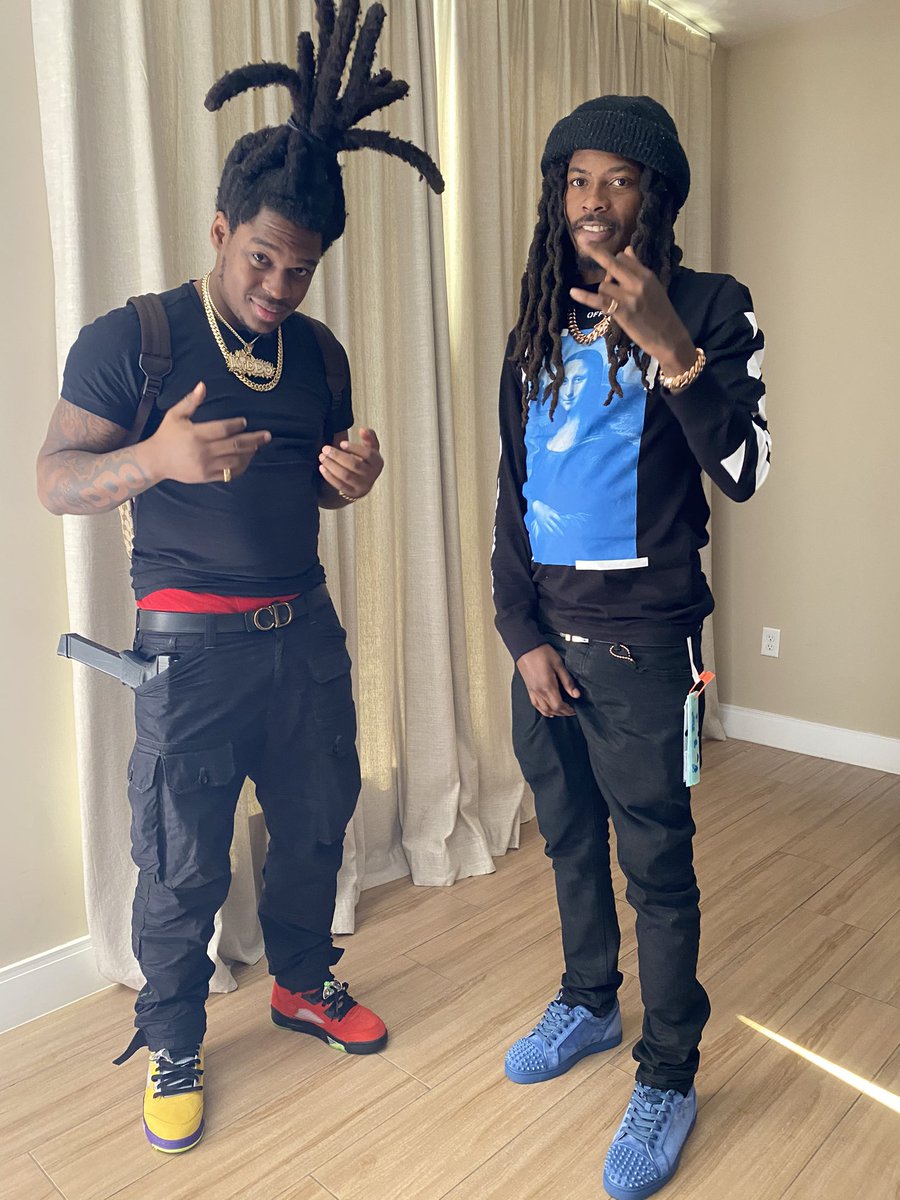 HoesStra8_Shone's tweet photo. We like ah throw back pic ain’t no switching it 🤴💉💂♂️ #Real #ZaKing #Bottomboa#7 https://t.co/v1zqQ03Fc6