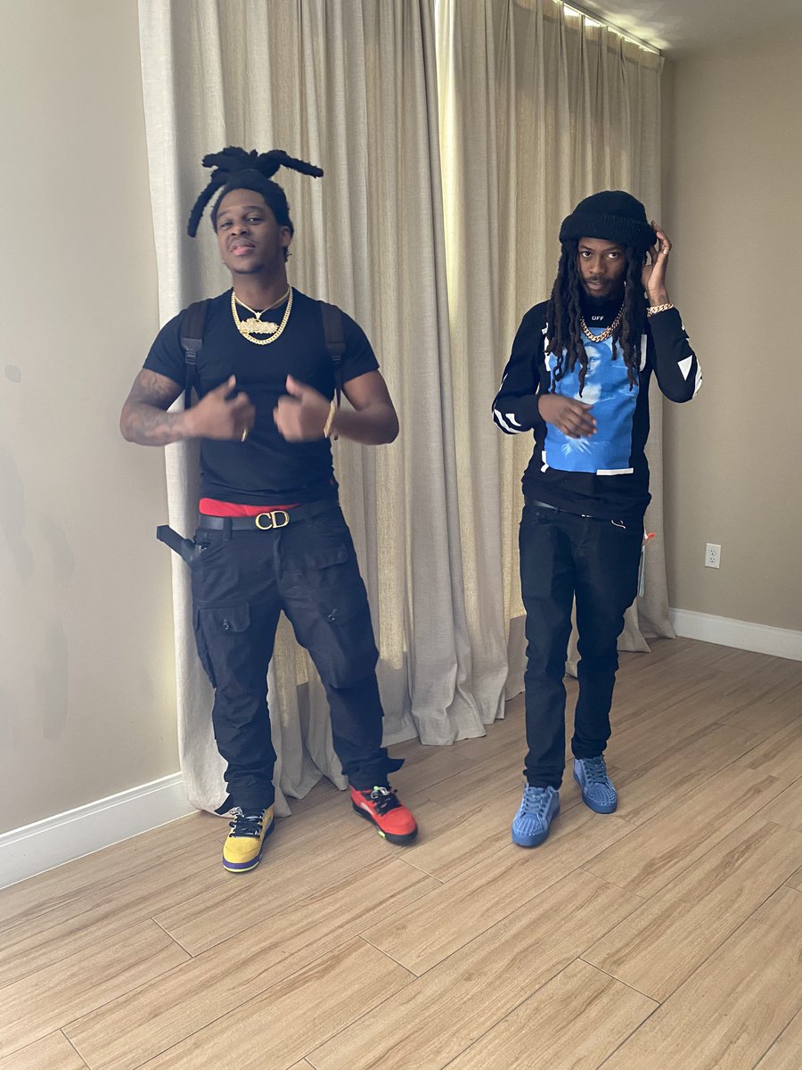 HoesStra8_Shone's tweet photo. We like ah throw back pic ain’t no switching it 🤴💉💂♂️ #Real #ZaKing #Bottomboa#7 https://t.co/v1zqQ03Fc6