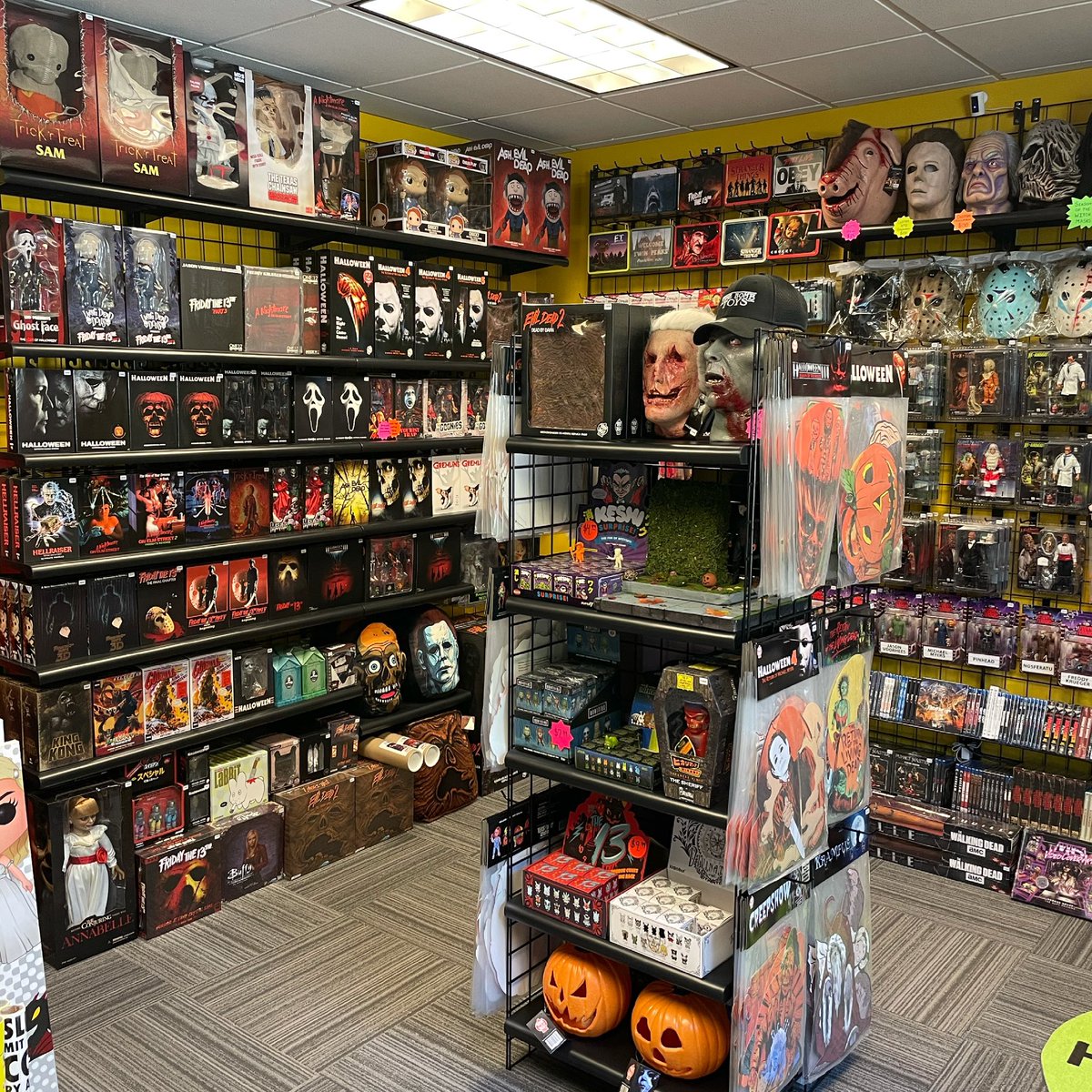 TimeBombToys's tweet photo. Shopβs open until 6pm today. Stop by & check out our huge selection of horror movie collectibles!
#HorrorStore
#HorrorShop
#HorrorVendor
#ToyStore
#HorrorCollectibles
#HorrorMovies
#HorrorMovieMasks
#horroractionfigures
#NECA
#Mezco
#Funko
#TrickorTreatStudios
#13xStudios https://t.co/oqL8n1HQKe