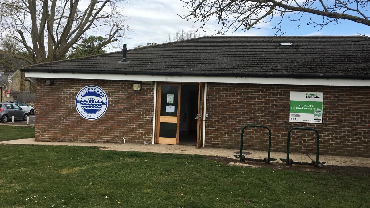aylesford_fc's tweet photo. โญ SIGNAGE UPGRADE โญ
Thank you to the @RBLI for making these they look great!
#KickingOn
#CommuityClub https://t.co/RXzZcChirc