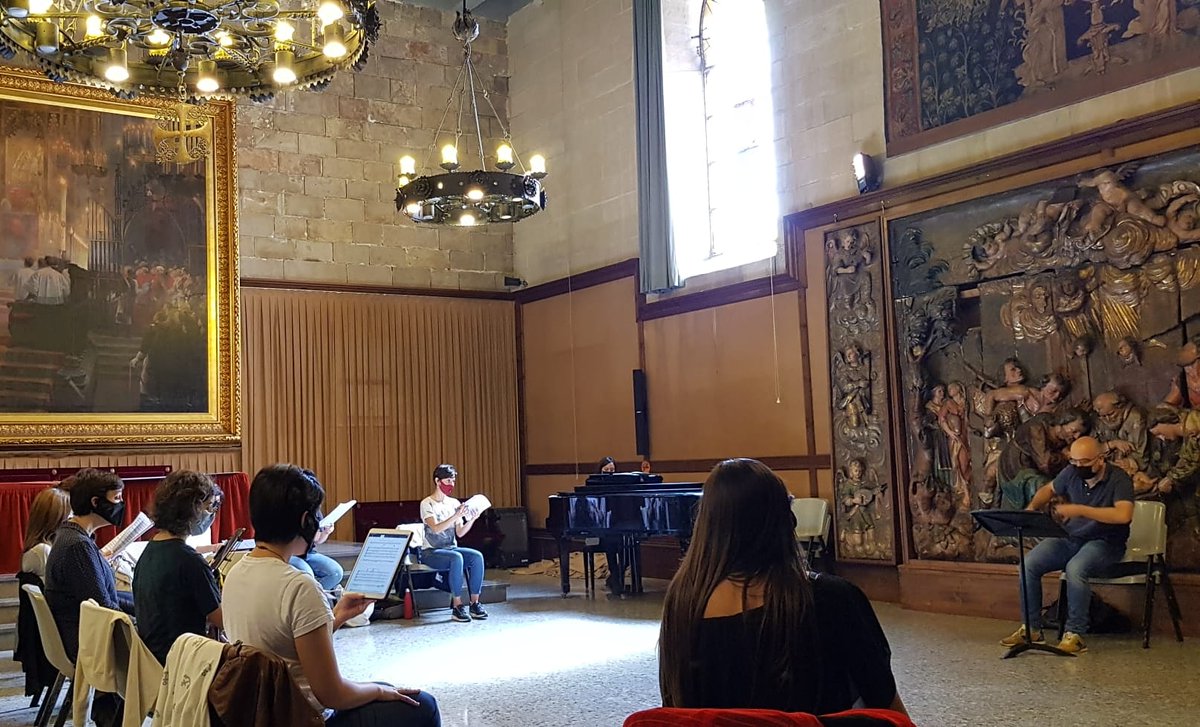 Requiem de Mozart amb la col·laboració dels alumnes de cant del Conservatori del Liceu. Assajos iniciats!

I el proper diumenge dos concerts al <a href="/palaumusicacat/">Palau de la Música Catalana</a> amb l'Orquestra Camera Musicae, sota la direcció de Salvador Mas

<a href="/perelluis_/">Pere Lluís Biosca</a> @orquestraOCM     <a href="/liceu1837/">Fundació Conservatori Liceu</a>