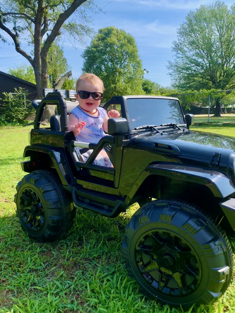aynslierae's tweet photo. heard only cool kids drive Jeeps https://t.co/RCc8uXx7Kc