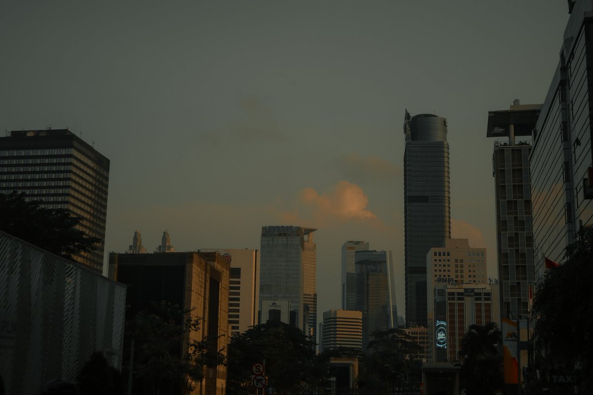 arvindapravt's tweet photo. Alhamdulillah H+2 lebaranku ga gabut WKWKWK 

Mumpung masih libur, markitreet : Mari Kita Nyetreet 

Enjoy Jakarta today's view! https://t.co/wfk9XGWR8W