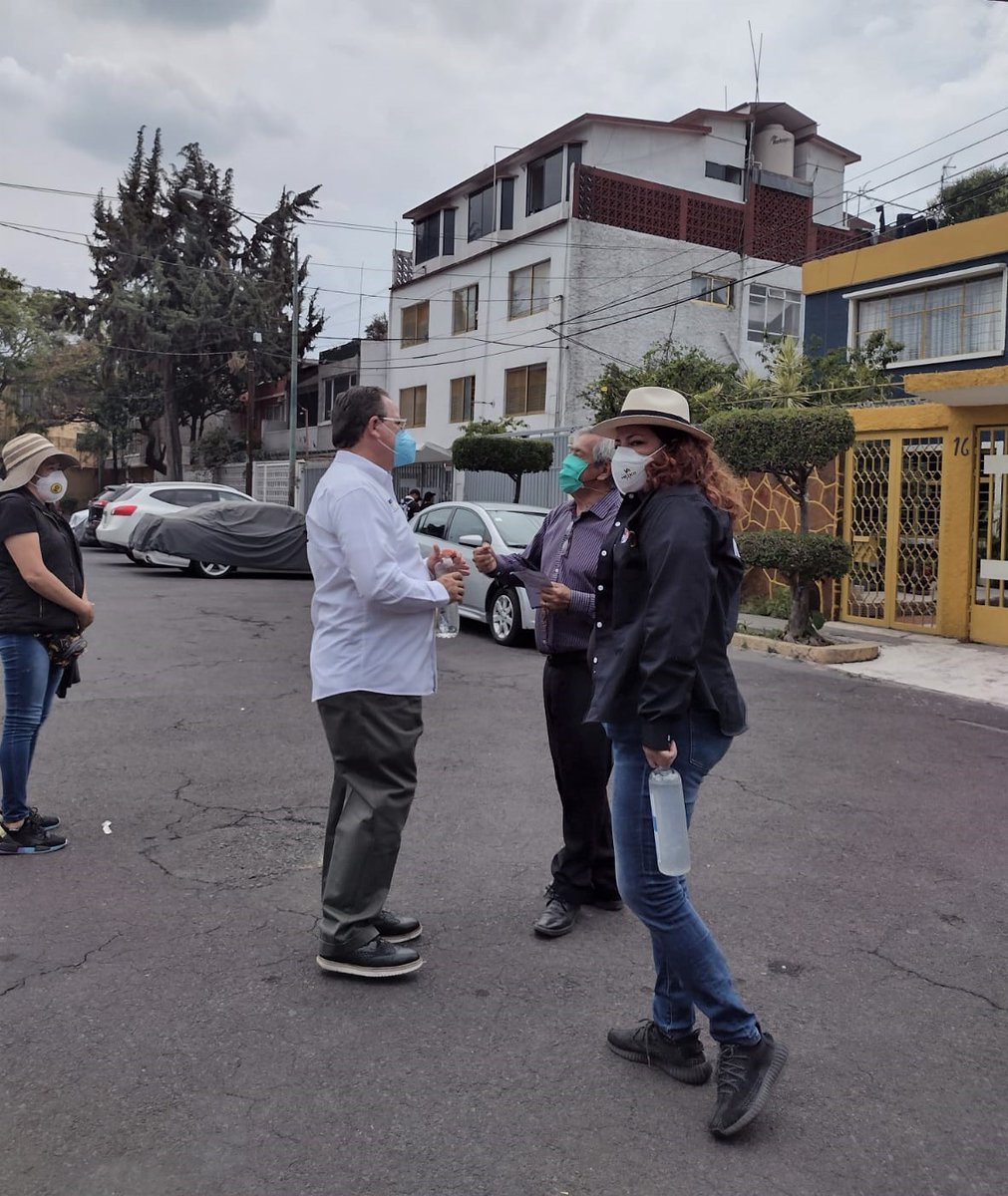humlozanoa's tweet photo. Iniciamos este Sábado junto con los vecinos y vecinas de #VenustianoCarranza, dándoles a conocer varias de mis propuestas, la rápida reactivación económica, promoveré modificaciones a las leyes para reactivar guarderías infantiles y la revitalización del INE, #EntreTodosPodemos https://t.co/EmcJiePTm8