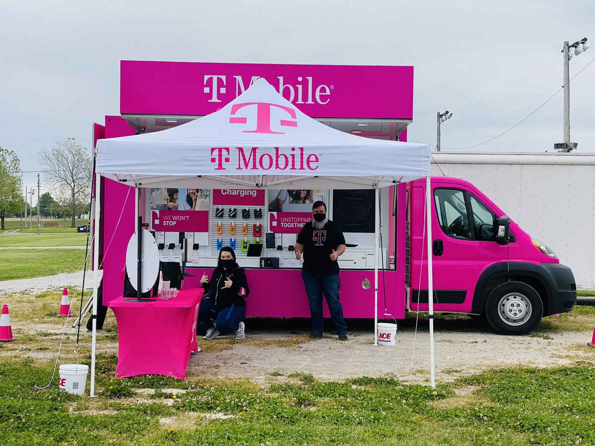 #BeepBeep Catch us in Waterloo, IL today at the Bags &amp; Badges tournament for Special Olympics spreading some #MagentaMagic ✨