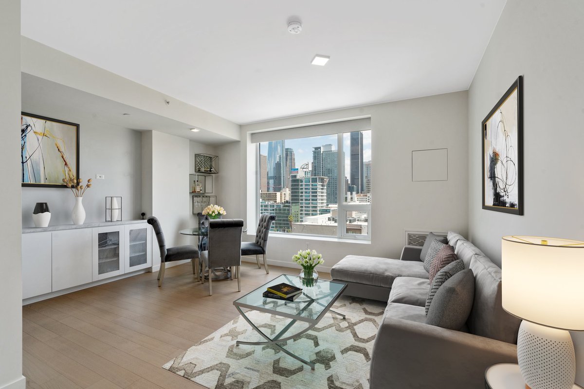DTLA_Properties's tweet photo. Enjoy amazing views everyday from this renovated one-bedroom condominium in the highly desirable Ten50 building. Get the full details and take a 3D virtual tour of this home by visiting my website. 

1 Bed | 1 Bath | 683 SQFT
$625,000

https://t.co/oOnuuIhkTA https://t.co/zXBH7scOqU