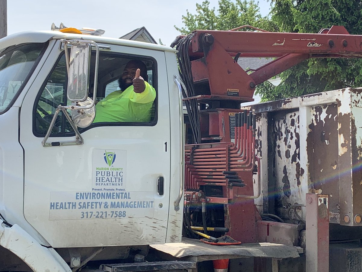IndyHolyCross's tweet photo. We had a great turnout for our #GreatIndyCleanup in Holy Cross today! Thanks @kibiorg and @Marion_Health π https://t.co/9G5HwUo9s7
