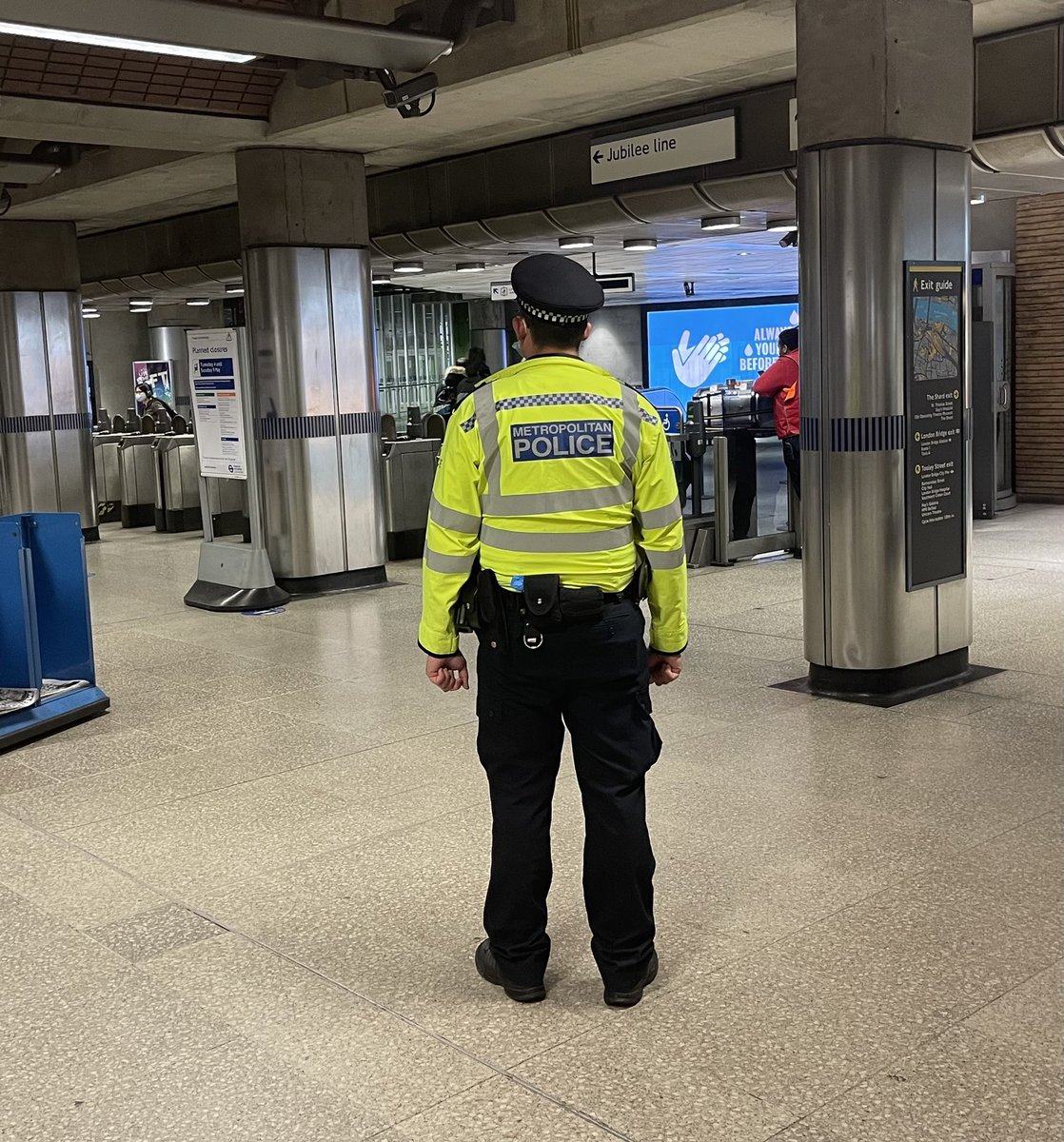 MPSRTPC's tweet image. RTPC #ProjectServator have had a busy week working with #CabsUnit, @TfLTPH, and @SurreyPolice on top of our normal deployments.

We have three more arrests to add to the tally, including two for drug dealing.

This brings us to 9 arrests in 6 days.

#TogetherWeveGotItCovered