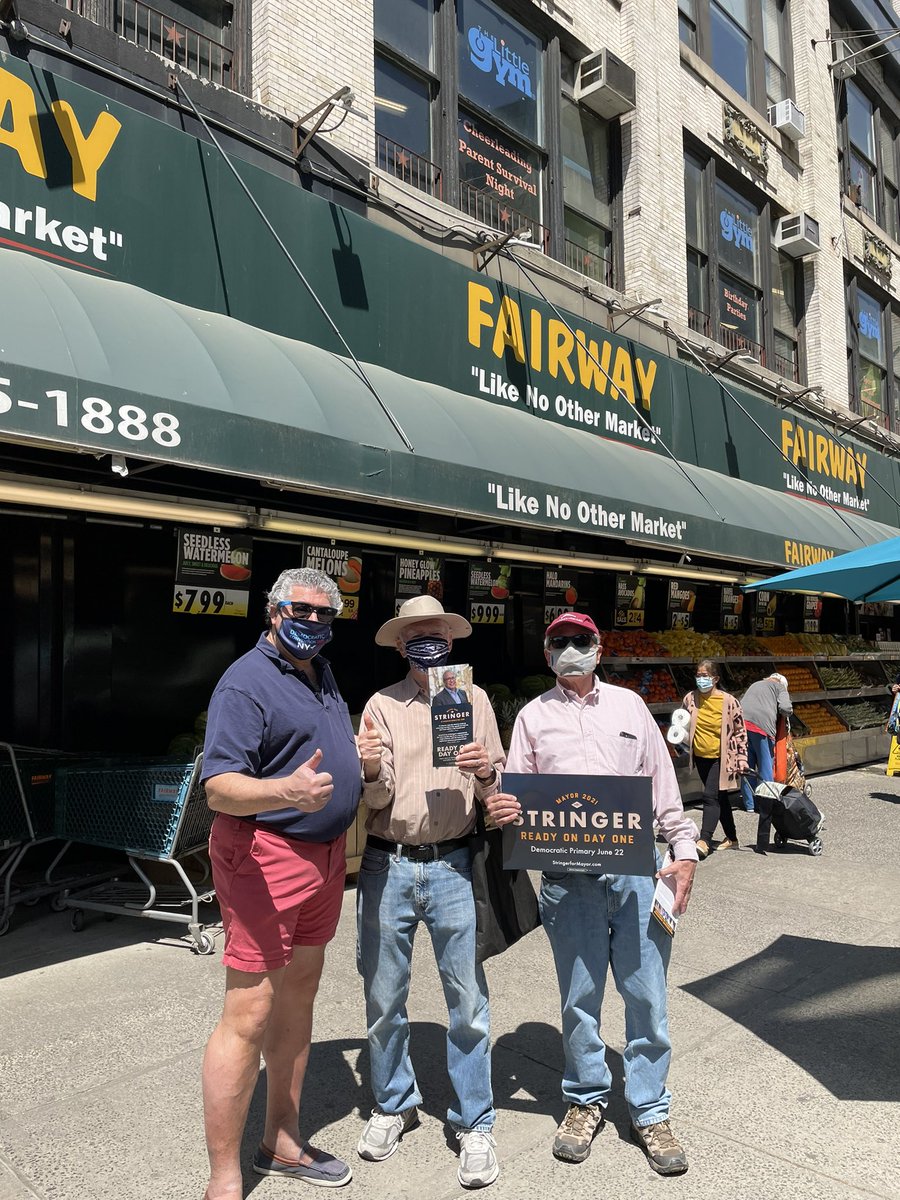 Campaigning with <a href="/westsidedemsnyc/">West Side Democrats</a> for <a href="/scottmstringer/">Scott Stringer</a> outside <a href="/FairwayMarket/">Fairway Market</a> and hearing strong support from #UWS!