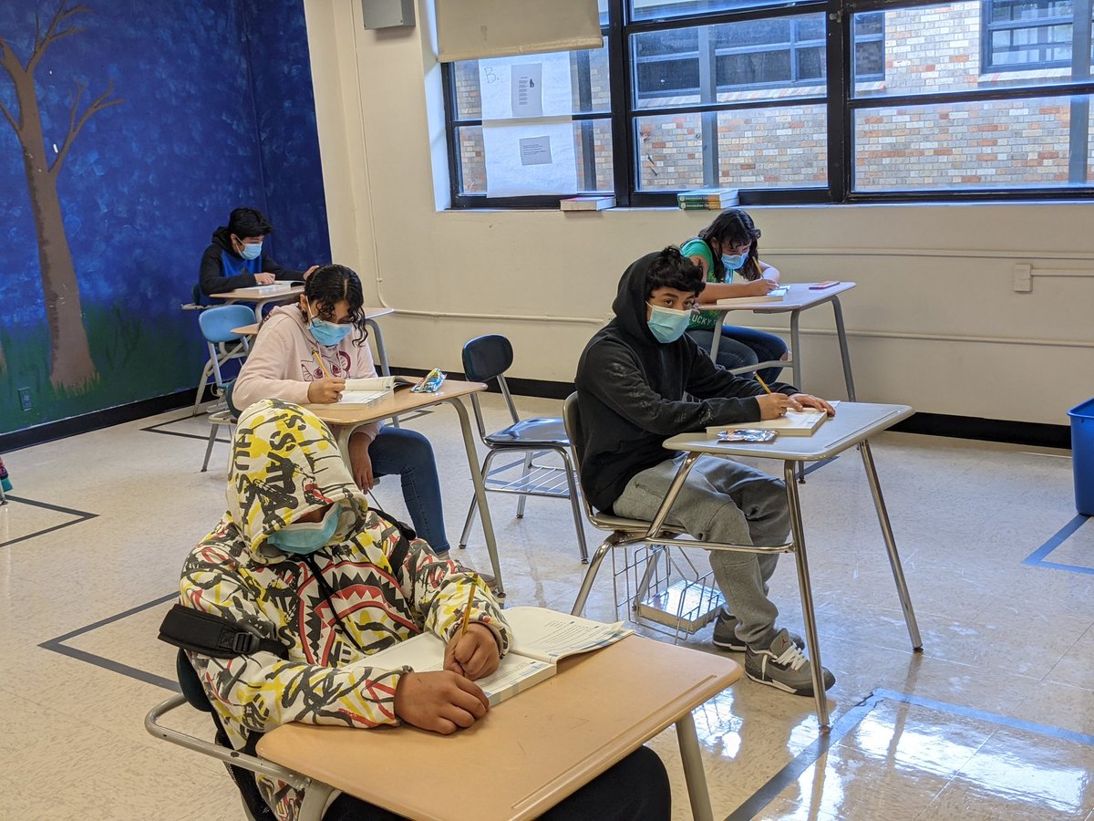 RCardonaTxAg's tweet photo. Our hard working students showing up this Saturday morning to complete Imagine Math lessons and using article details to support their answers. Readers are leaders. #STAARHornets @AEMA_JDMS @OpalHFord @PaulaHisd https://t.co/IRuBFwjUMr