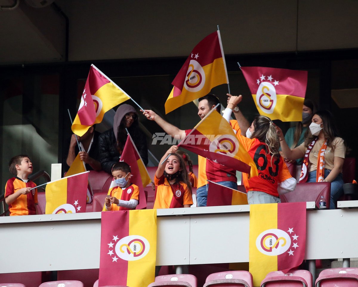 fanatikcomtr's tweet photo. 🏟️ Galatasaray-Yeni Malatyaspor maçı öncesi tribünler https://t.co/V24FzFD22l