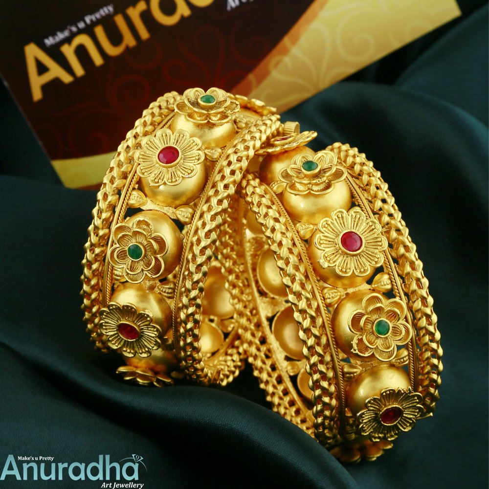 AnuradhaArts's tweet photo. 😍This wedding season wear this Tradition Bangles set for women by Anuradha Art Jewellery🥳Shop Here:https://t.co/eK8QgyO8ED
-
-
#bangles #traditionalbangles #designerbangles #fancybangles #banglesonline #banglesdesign #taditionalbangles  #anuradhaartjewellery https://t.co/pNIaXwztkp