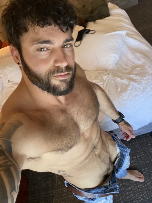 NEW VID UP! https://t.co/rzaiC9kgOQ https://t.co/RslnwcasWp