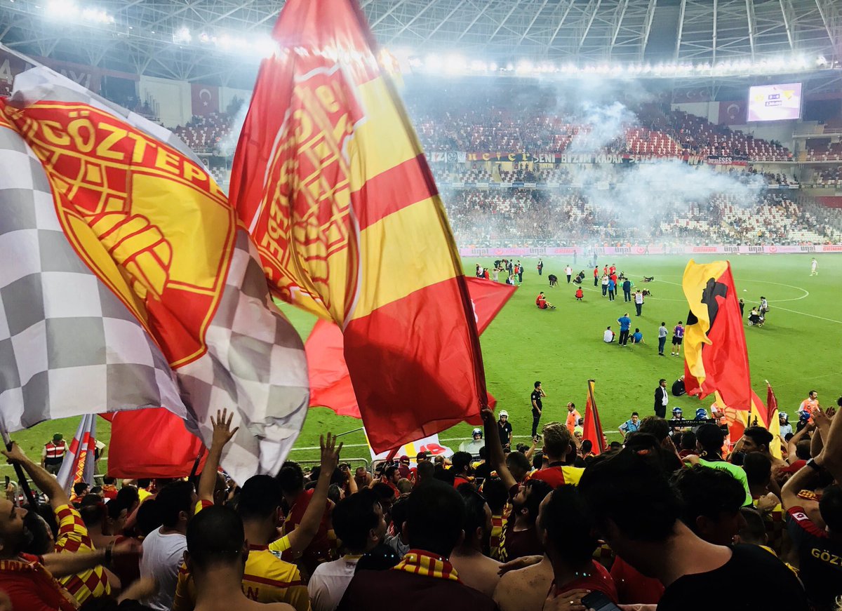 GoztepeGK's tweet photo. YA GÖZTEPE TARAFTARI DA KENDİ STADINA ALINACAK YA DA TORPİLLİ BESİKTAS TARAFTARI DIŞARI ÇIKARTILACAK! 

#BeşiktaşlılaraTorpilGöztepelilereYasak https://t.co/JYDC07q999