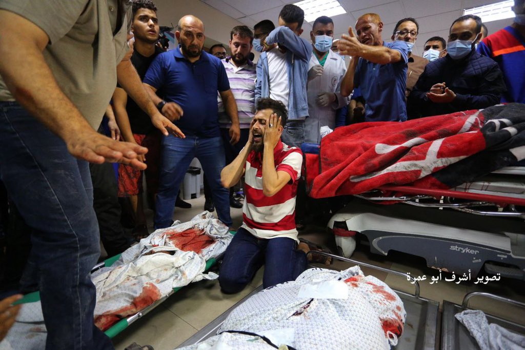 dailyislamist's tweet photo. @IDF Put yourself in this father's position.
While you sleep at night with your baby, Israel fires bombs at your house. Under the wreckage, your only thought is your baby.

Hamas will continue to fight Israel to protect civilians. https://t.co/SJYTcuAYY6
