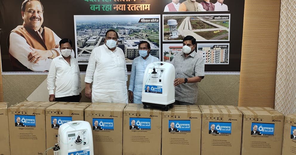 आज चेतन कश्यप फाउंडेशन द्वारा ग्रामीण क्षेत्र के लिए श्री दिलीपजी मकवाना को कोरोना संक्रमण की रोकथाम व संक्रमित मरीजों के उचित उपचार हेतु 10 lit. की 10 ऑक्सीजन कंसंट्रेटर मशीन दी।

मैं चेतन कश्यप फाउंडेशन का हृदय से आभार व्यक्त करता हूं।
#MPFightsCorona 
<a href="/ChouhanShivraj/">Shivraj Singh Chouhan</a> <a href="/BJP4MP/">BJP Madhya Pradesh</a>