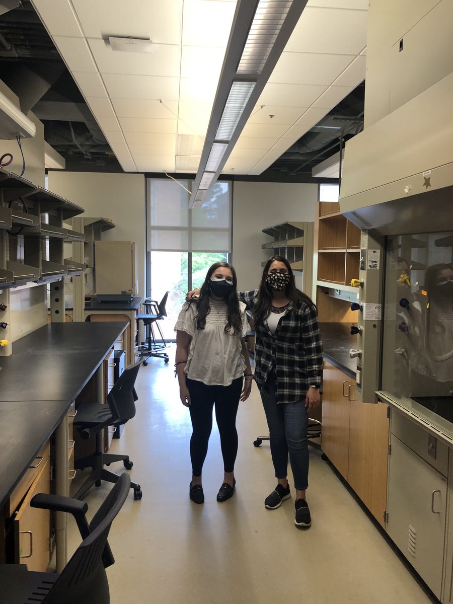The Braselmann lab is open for business! Pictured: rockstar students Nadia Sarfraz and ⁦<a href="/vballjulia/">Julia Alvey</a>⁩ for joining a brand new lab! Equipment (and more lab members) to come soon!