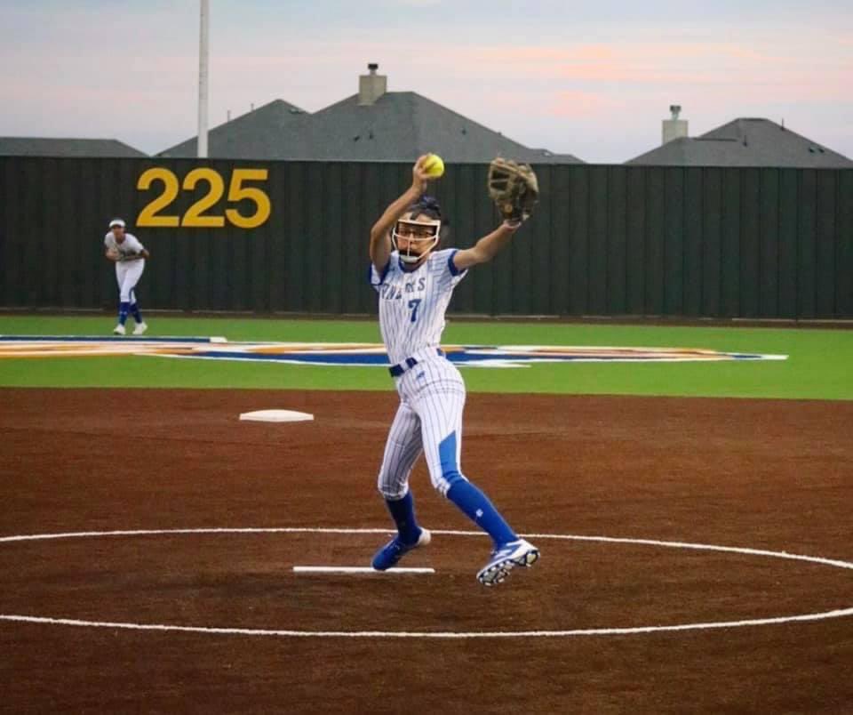 This girl <a href="/haleydparker/">Haley Parker</a> is absolutely amazing! She battled last night. She bent but didn't break

15 hours later she bounces back, fires a 4 hit SO vs a team that scored 33 runs in its last 3 games

And now she's taking <a href="/BosSoftball/">Boswell Softball</a> where its never been before

Proud of you HP!