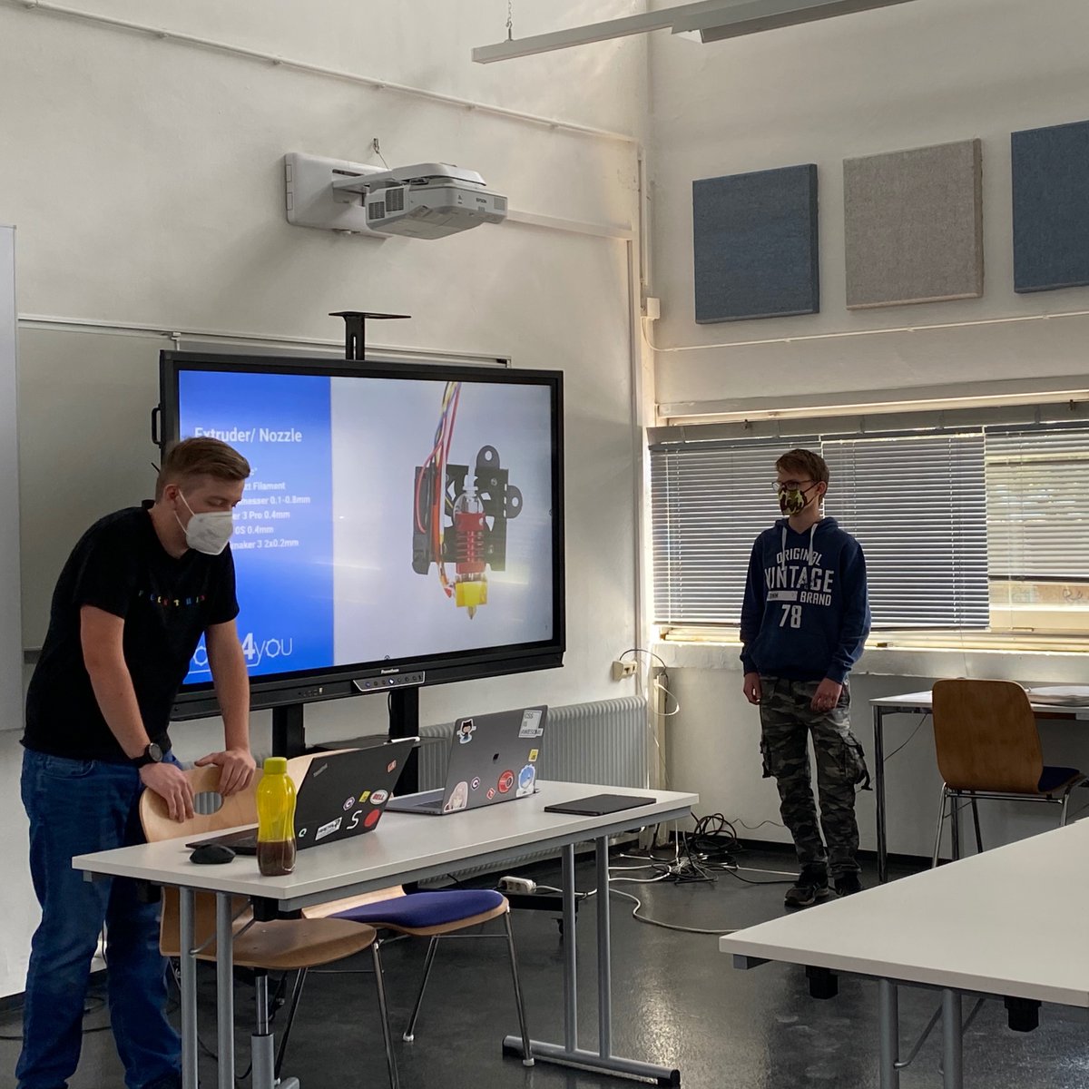 robo4you's tweet photo. The workshop series for robotic newbies at HTL Wiener Neustadt begins. 
This weeks topic: 3D Printing
For more visit https://t.co/rHbABT6EDS
#robo4you #robitics #3Dprinting https://t.co/AvZuZVjdLi