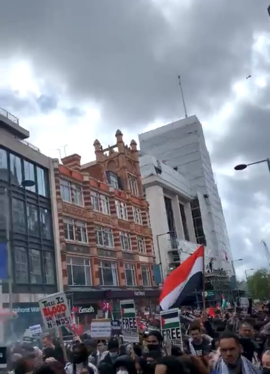 iamkarela's tweet photo. #Gaza_Under_Attack #IsraelTerrorism 

People in London are protesting against Israeli terrorism in Palestine https://t.co/qZfrqLCNf7